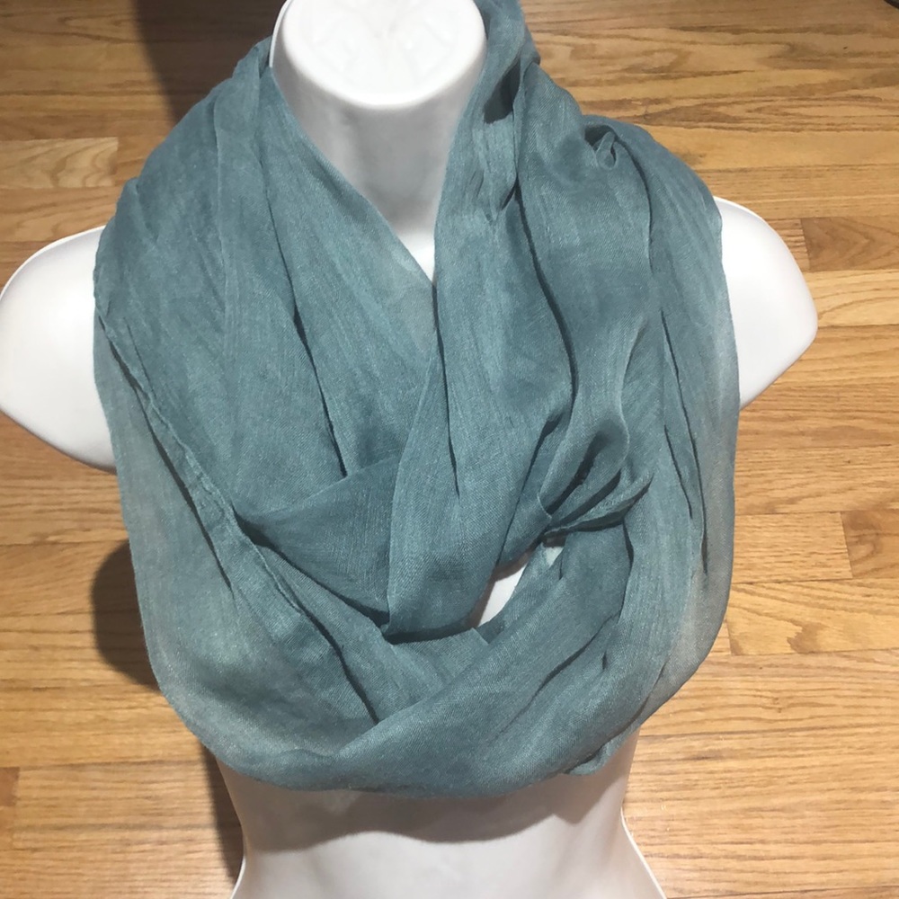 Talla Unica Infinity Sage Green Sheer Scarf